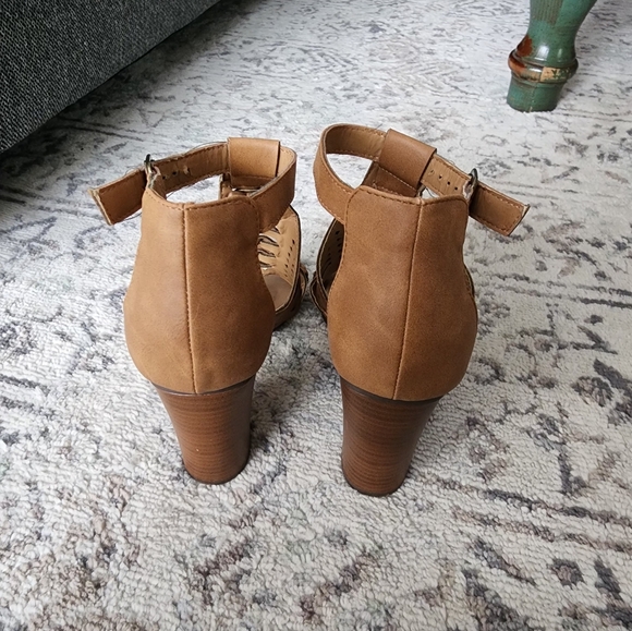 Delicious Tan Braided Sandals - Picture 3 of 5